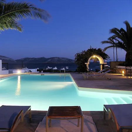 فندق Keros Art 3*